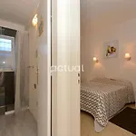 Apartament Rey Balduino Bajos 4 *