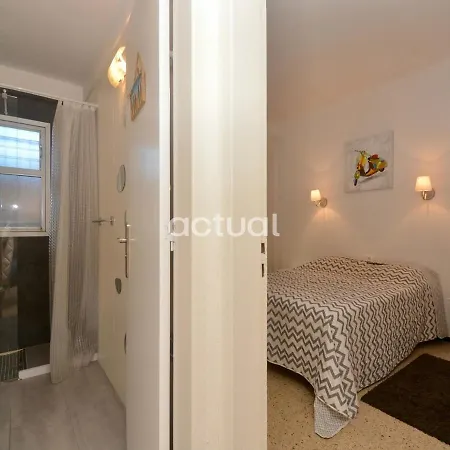 Apartamento Rey Balduino Bajos 4 *