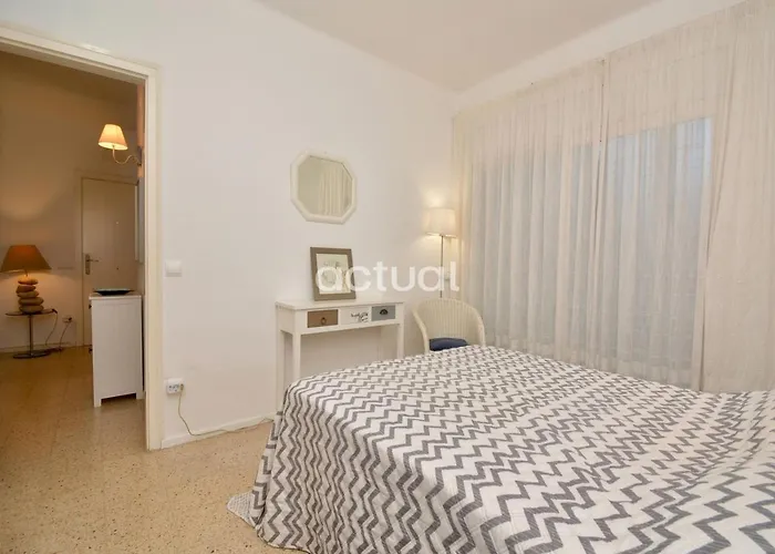 Apartment Rey Balduino Bajos 4 *